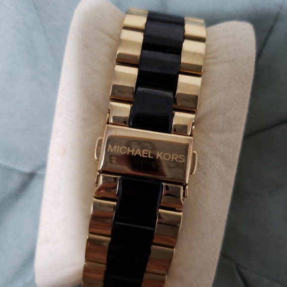 Michael Kors Watch - Picture 3 of 8